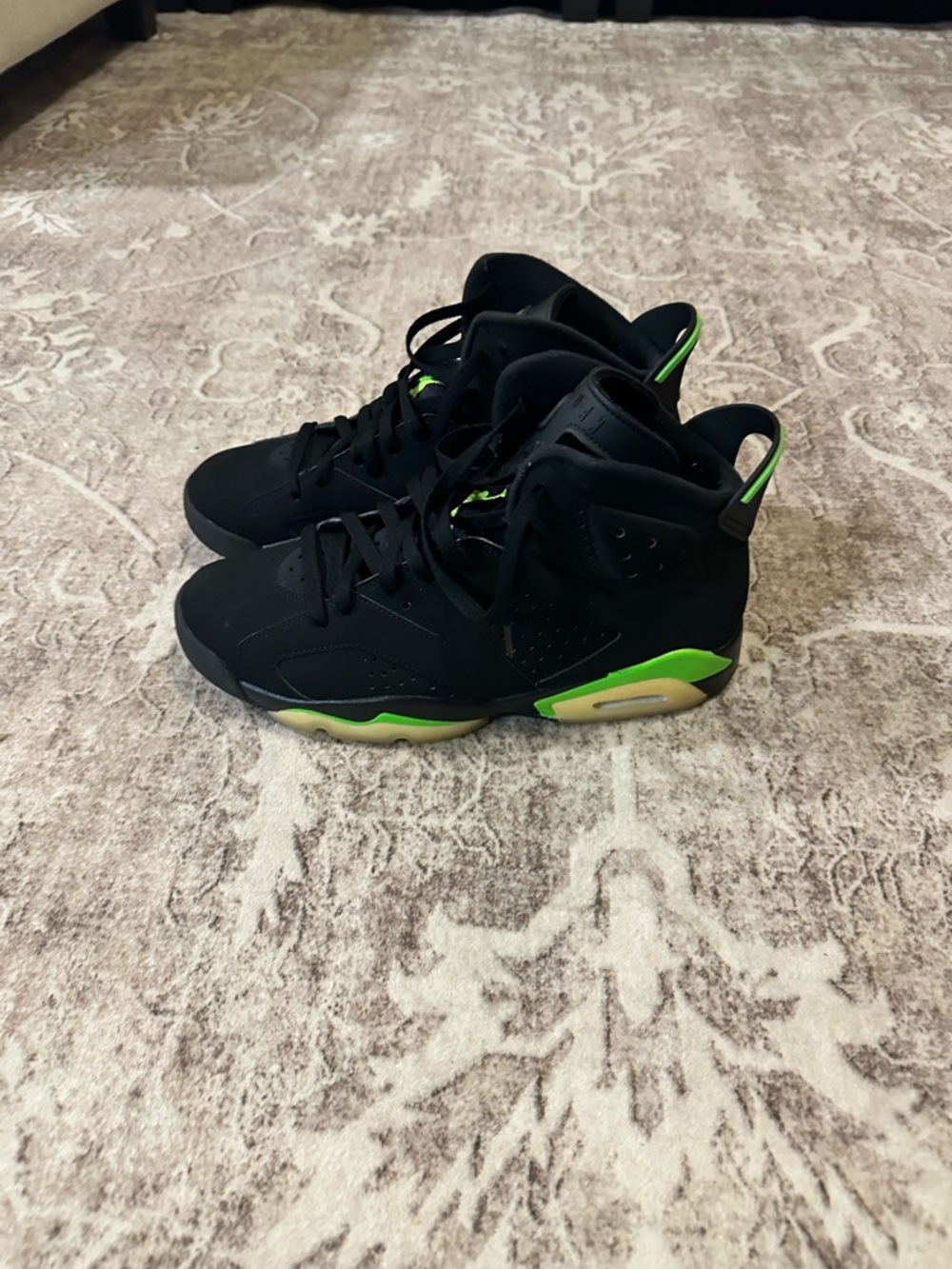 Retro Jordans 6s Black High-Top Sneakers with Neon Green Accent - Picture 2 of 3